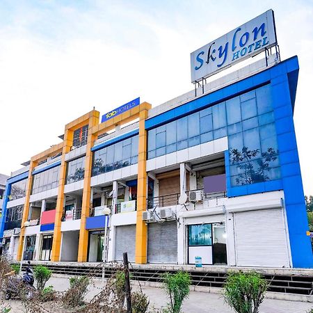 Fabhotel Skylon, Near Mahatma Mandir Gandhinagar Zewnętrze zdjęcie