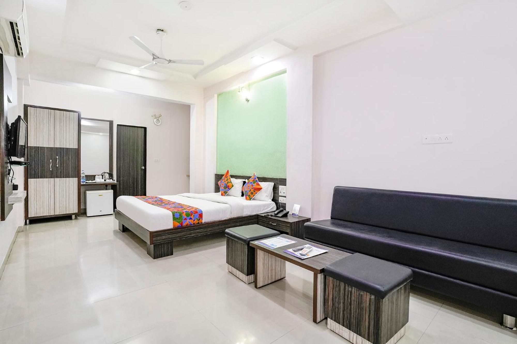 Fabhotel Skylon, Near Mahatma Mandir Gandhinagar Zewnętrze zdjęcie