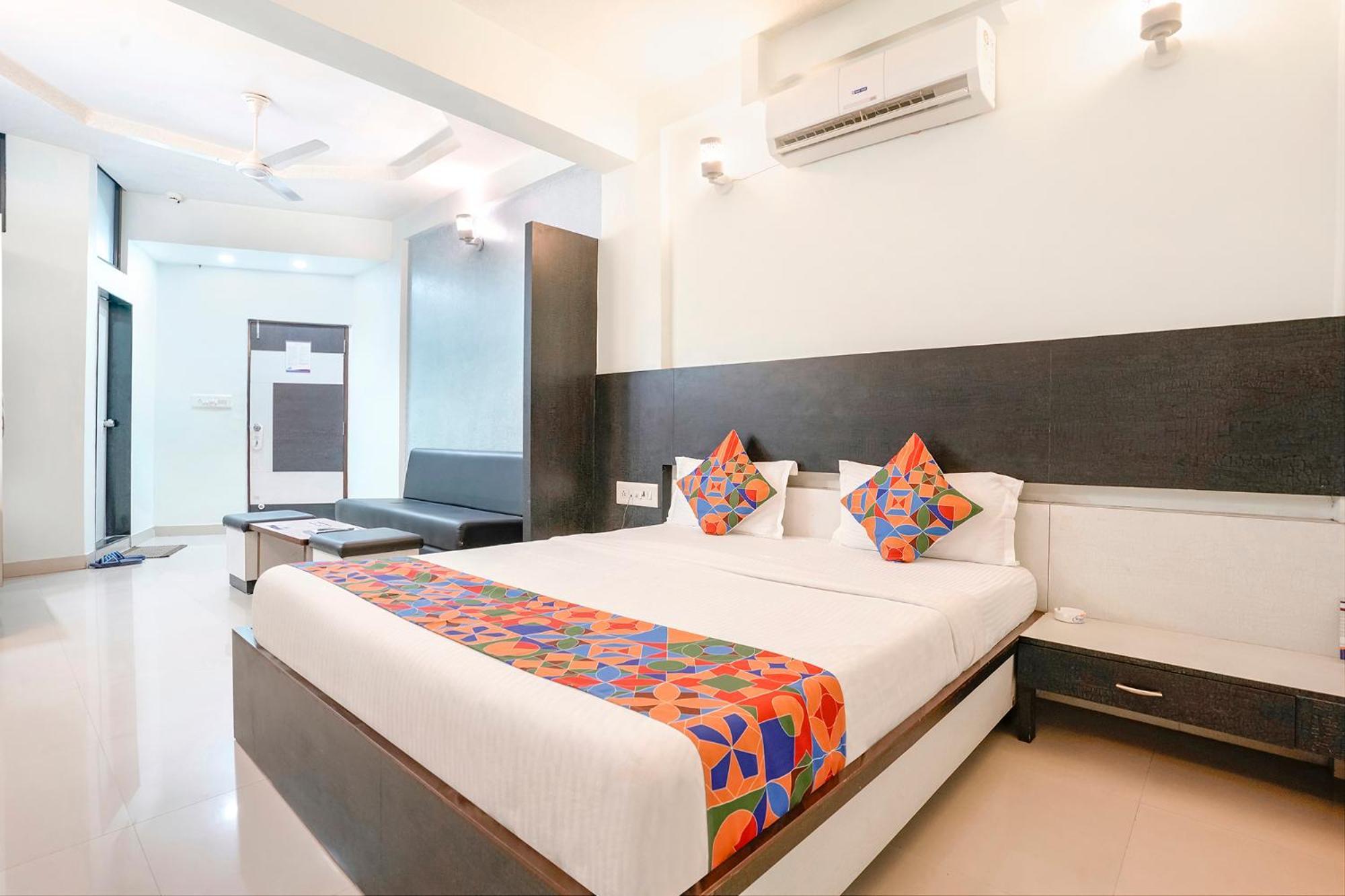 Fabhotel Skylon, Near Mahatma Mandir Gandhinagar Zewnętrze zdjęcie