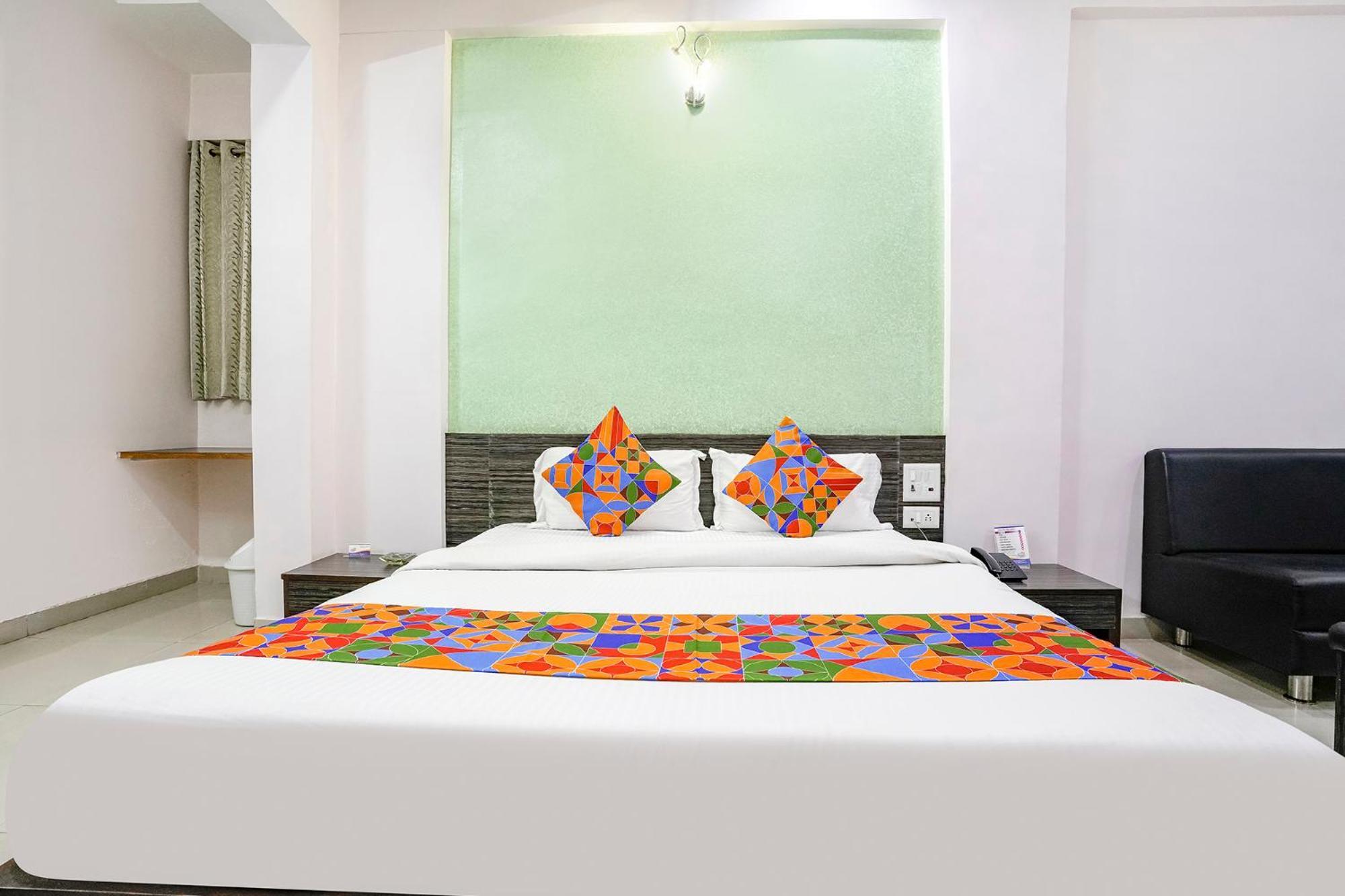 Fabhotel Skylon, Near Mahatma Mandir Gandhinagar Zewnętrze zdjęcie