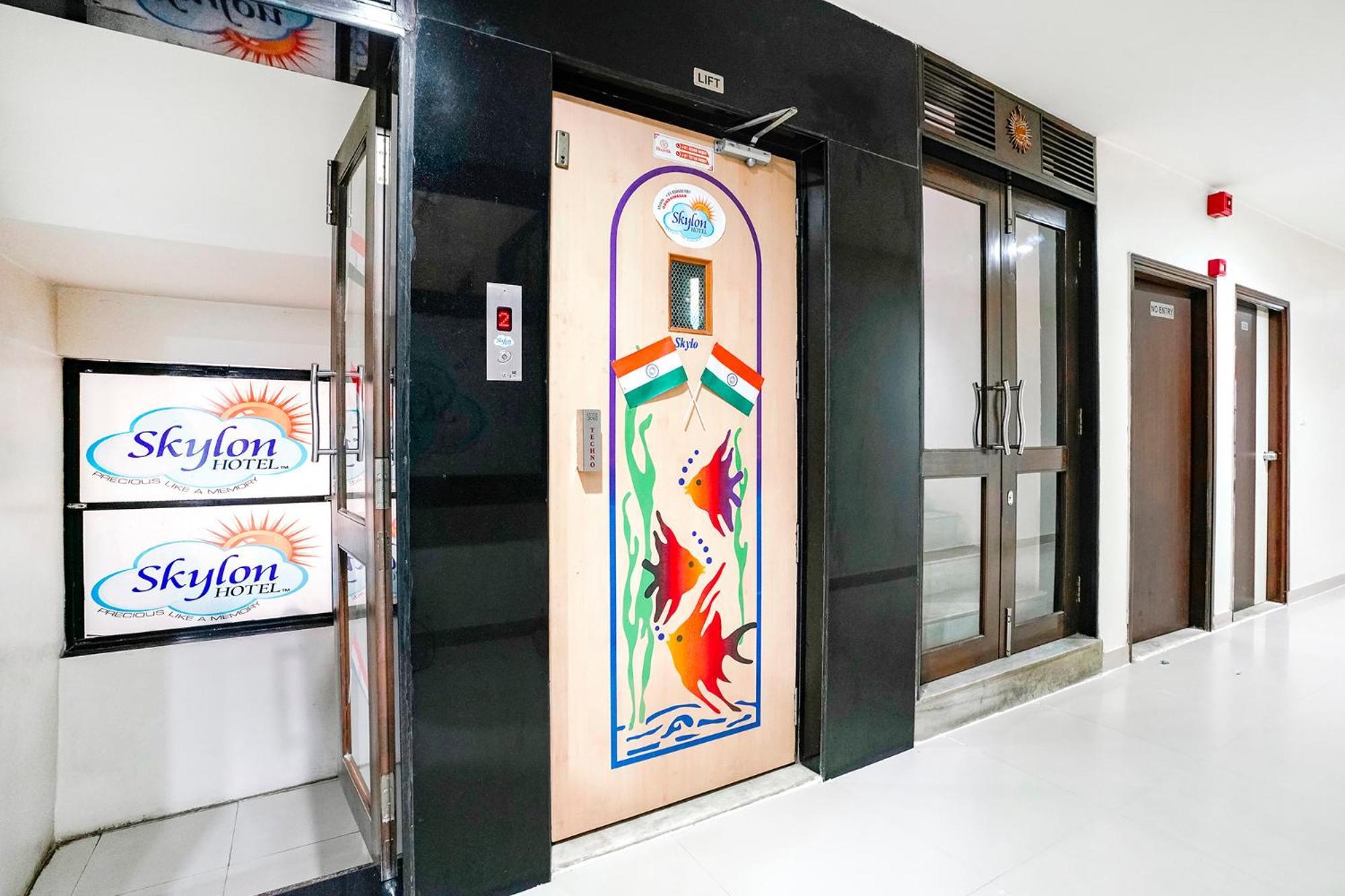 Fabhotel Skylon, Near Mahatma Mandir Gandhinagar Zewnętrze zdjęcie